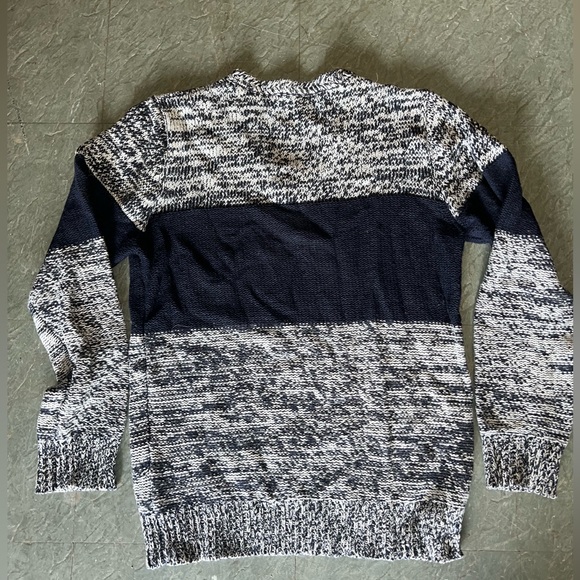 BARELY WORN! Oversized Super thick sweater bought in London. Fits like a Size L. - Picture 3 of 3